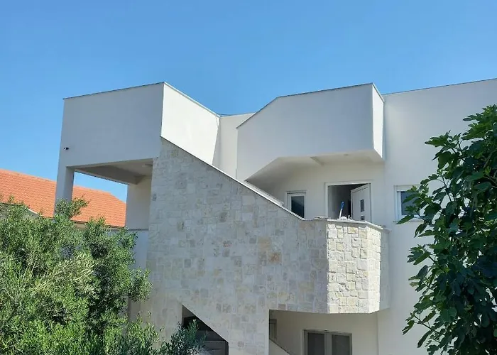 Apartments M & L Murter